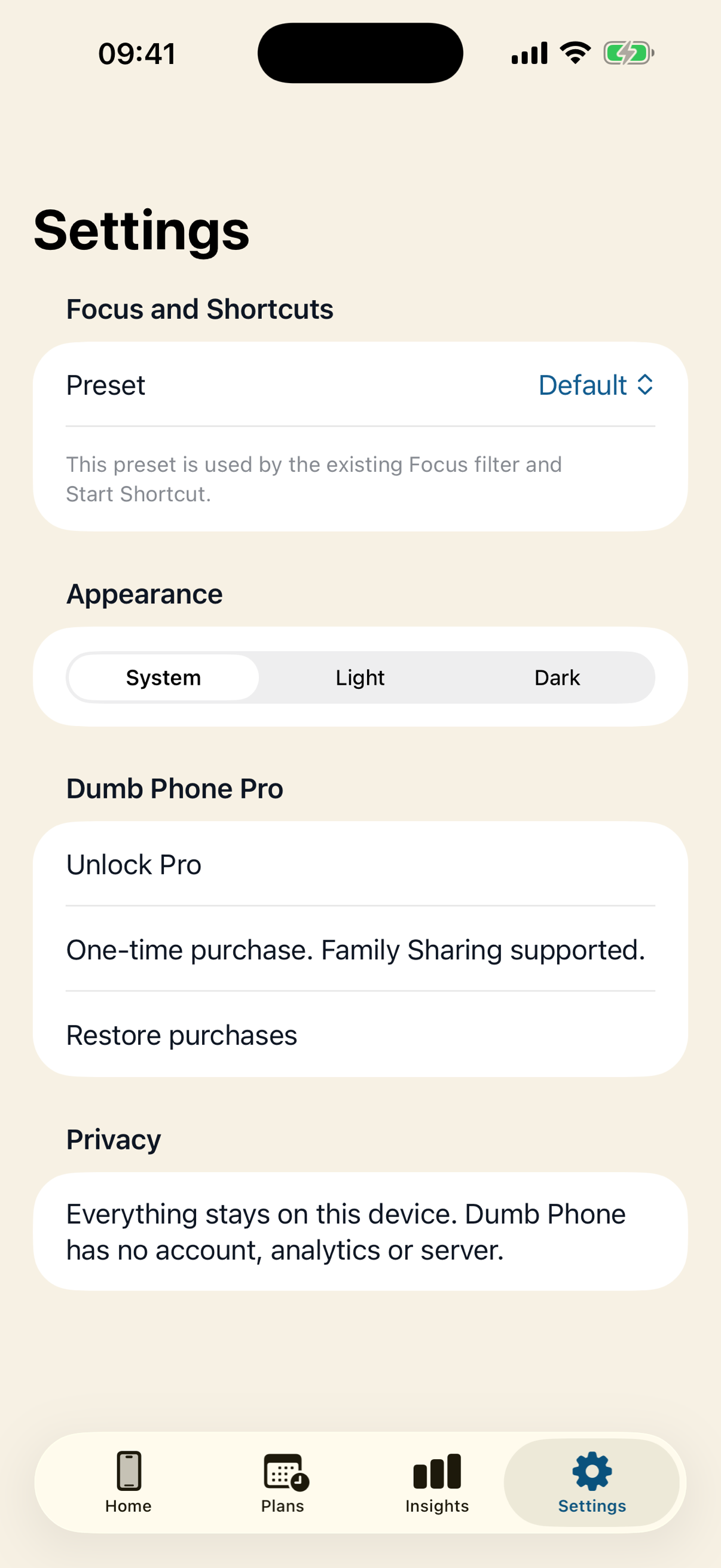 Dumb Phone settings with the default Focus and Shortcut preset, appearance, Pro purchase and privacy options